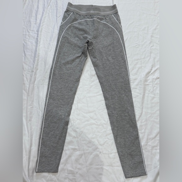 ALO Yoga Gray Leggings with White Trim - Picture 1 of 8